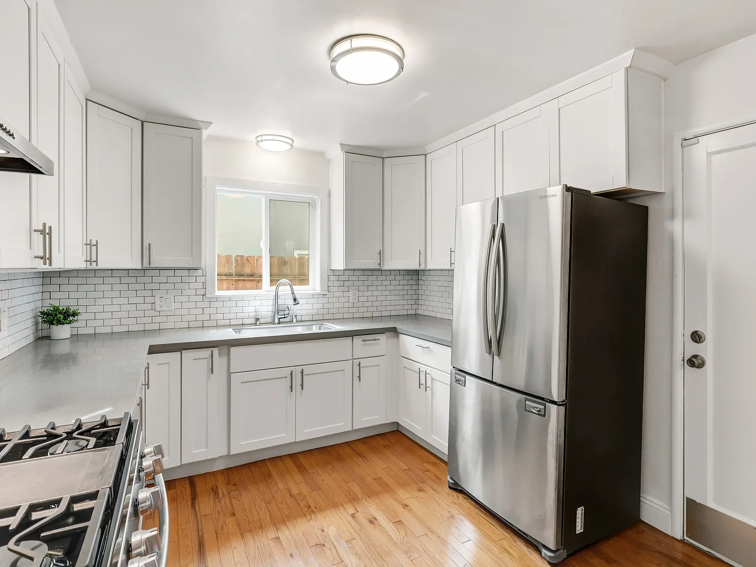 3 bed, 1300 sqft, $2,900 — Photo 4