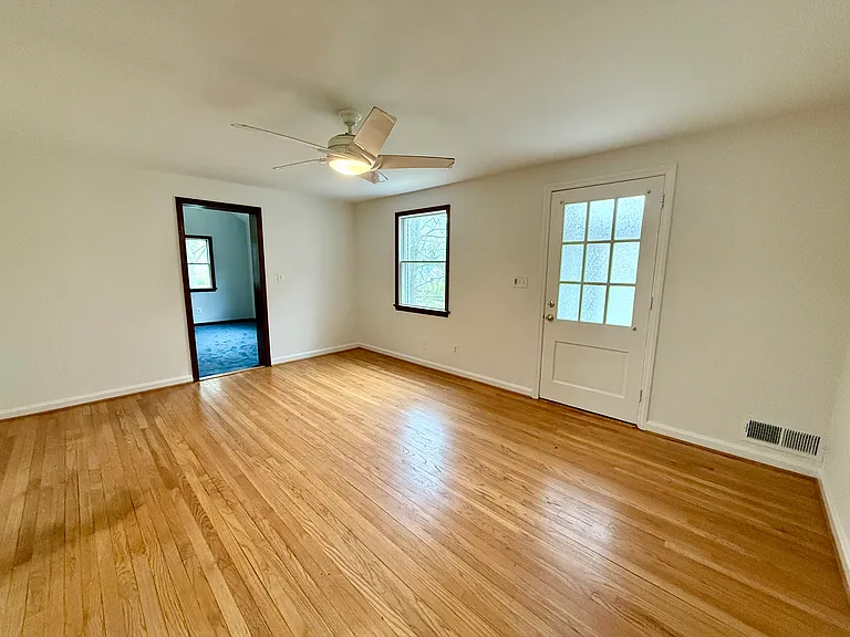2909 Collins Ave — Photo 3