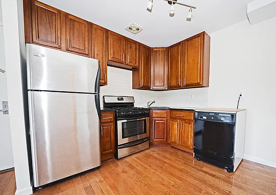 Rented by Level Group | media 32