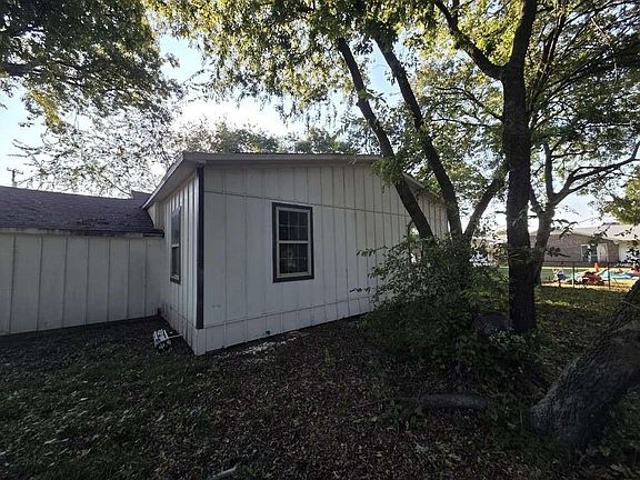 3rd image of 718 N Denny St