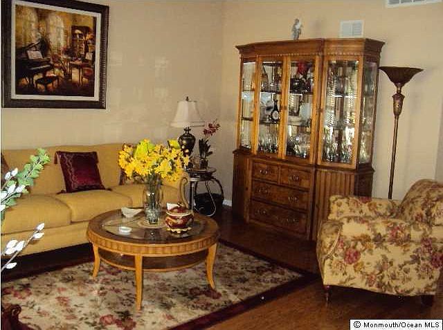 2nd image of 1217 Thornbury Lane #B