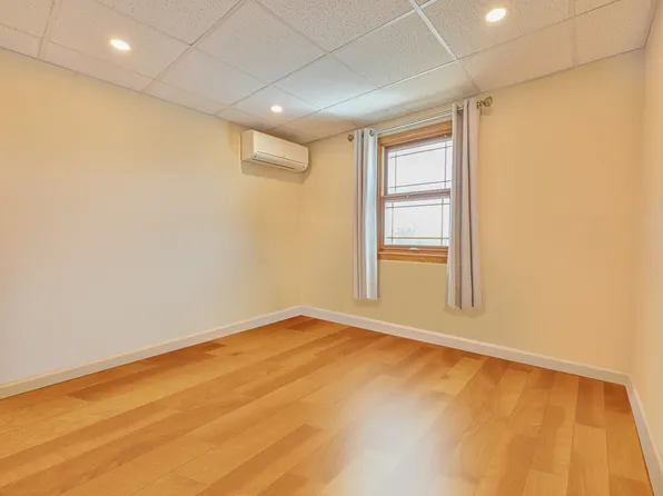 20 West 18th Road image 13 of 34