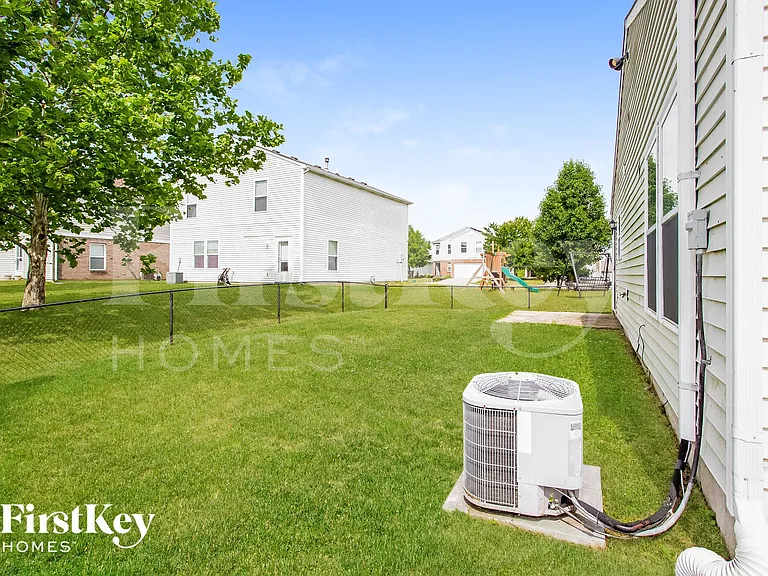 744 Adagio Dr — Photo 15