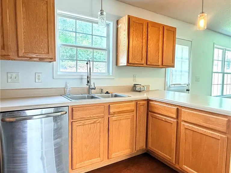 153 Greystone Cir — Photo 5