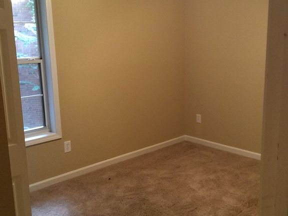 5th image of 214 Oakwood Cir