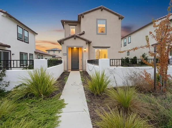 7929 Titan Dr, Antelope, CA 95843