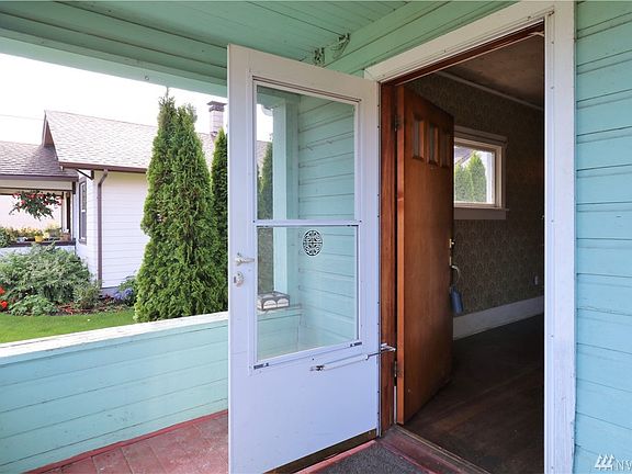 4th image of 299 Hodgden St N