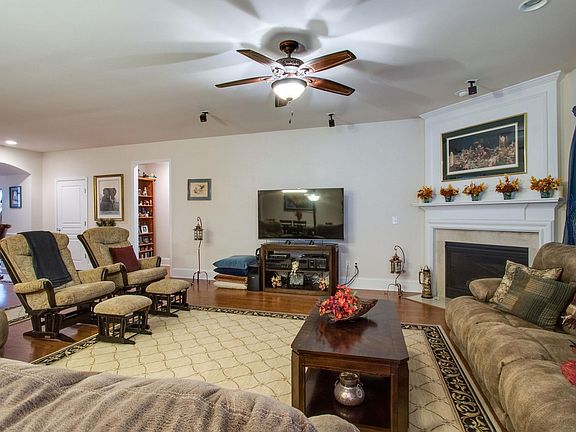 4th image of 414 Schooner Ln
