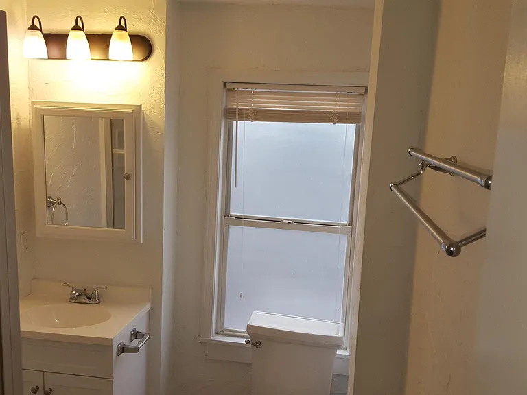 608 N Wentz St — Photo 3