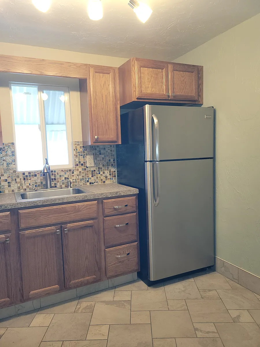 Building Photo - 1549 Idaho Ave #3