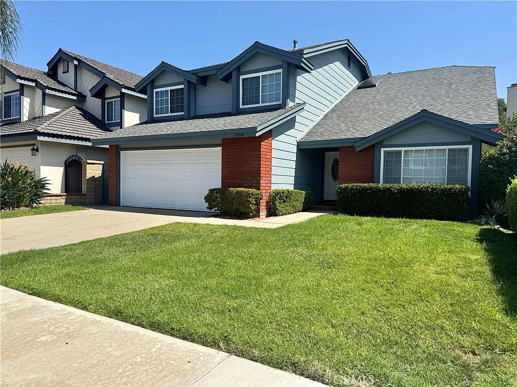 4 bed, 2.5 bath, 2525 sqft, $5,900 — Photo 2