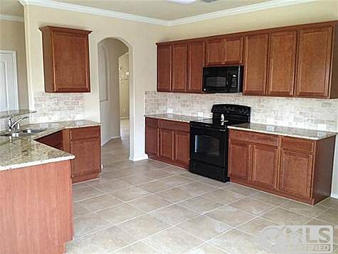 4th image of 819 Silverthorne Dr
