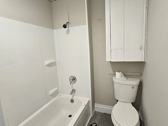 5th image of 230 N 10th St APT 1F