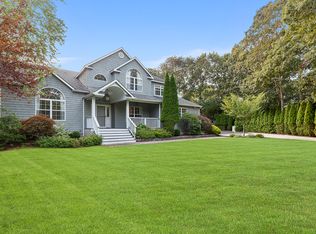 1 Blueberry Ln, Quogue, NY 11959