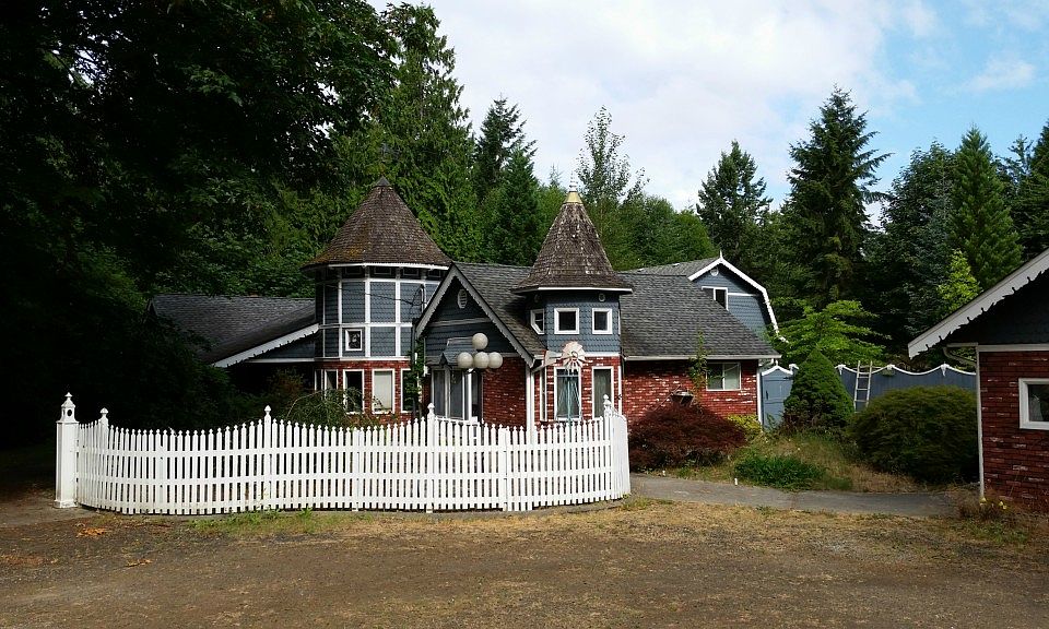 2nd image of 1689 SE Mullenix Rd
