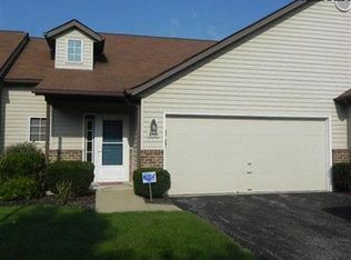 5751 Gateway Ln #L, Brookpark, OH 44142