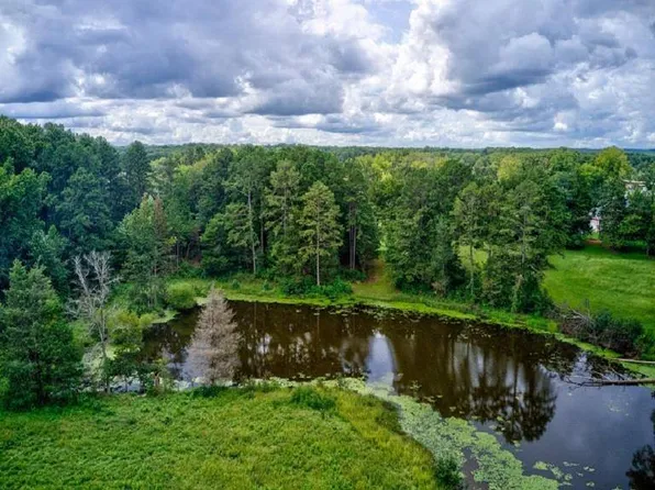 14 Lawsons Dr, Clarksville, VA 23927