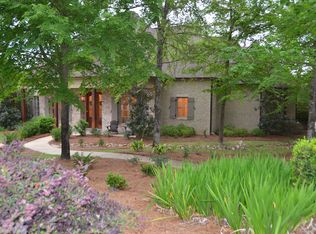 200 Cedar Woods Cir, Madison, MS 39110