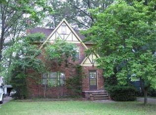 1070 Yellowstone Rd, Cleveland Heights, OH 44121