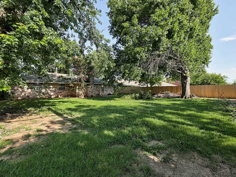 2287 Houston Ave — Photo 35
