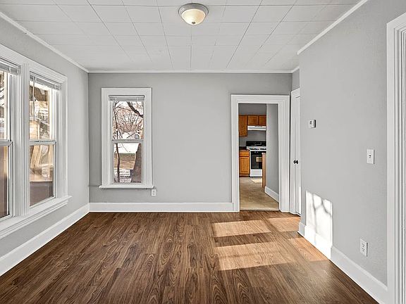 2nd image of 861 Marion St #2