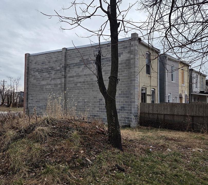 2nd image of 1510 N Montford Ave