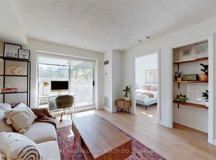 140 Bathurst St #408, Toronto, ON M5V 3N8