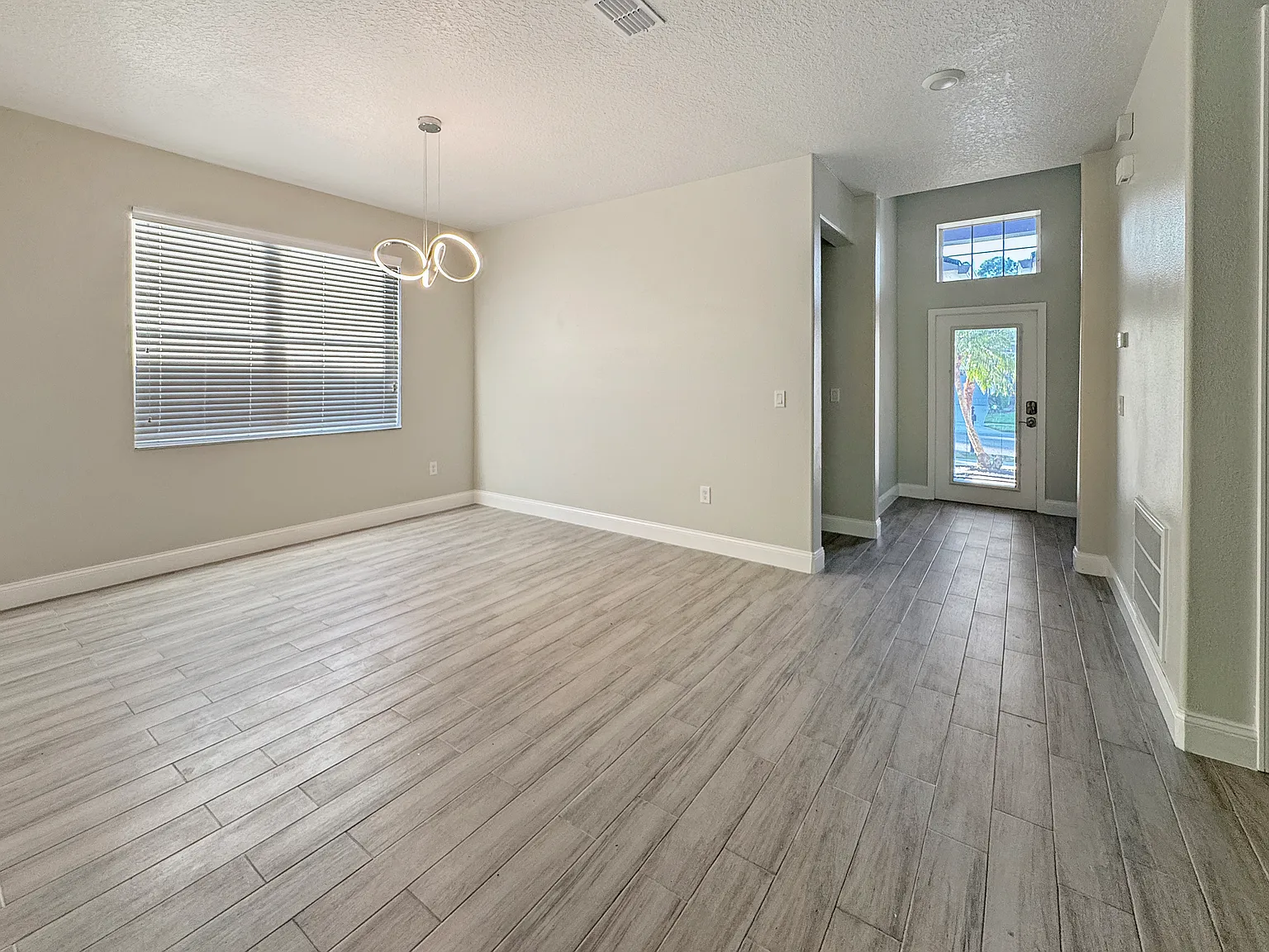 4 bed, 2283 sqft, $3,200 — Photo 3