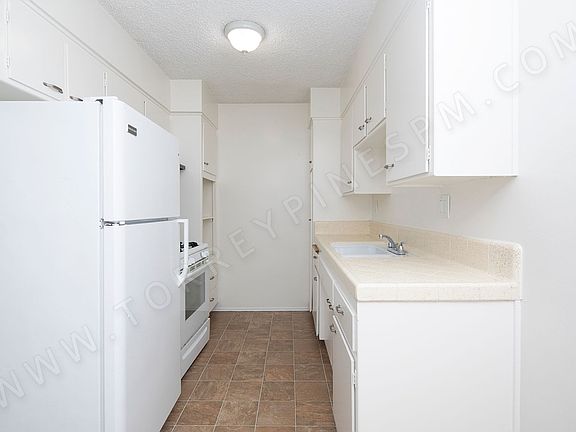 3rd image of 4853 Orchard Ave #6