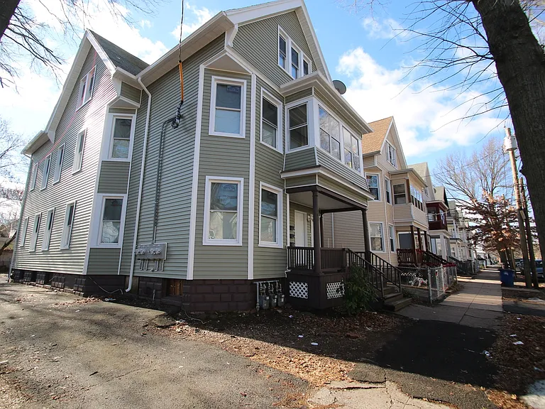 168 Chatham — Photo 25