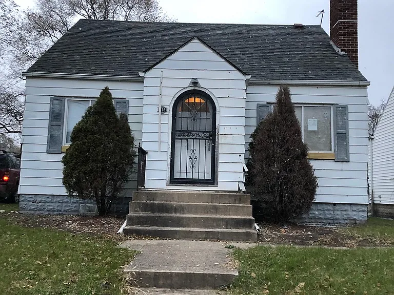 616 W 45th Ave — Photo 1