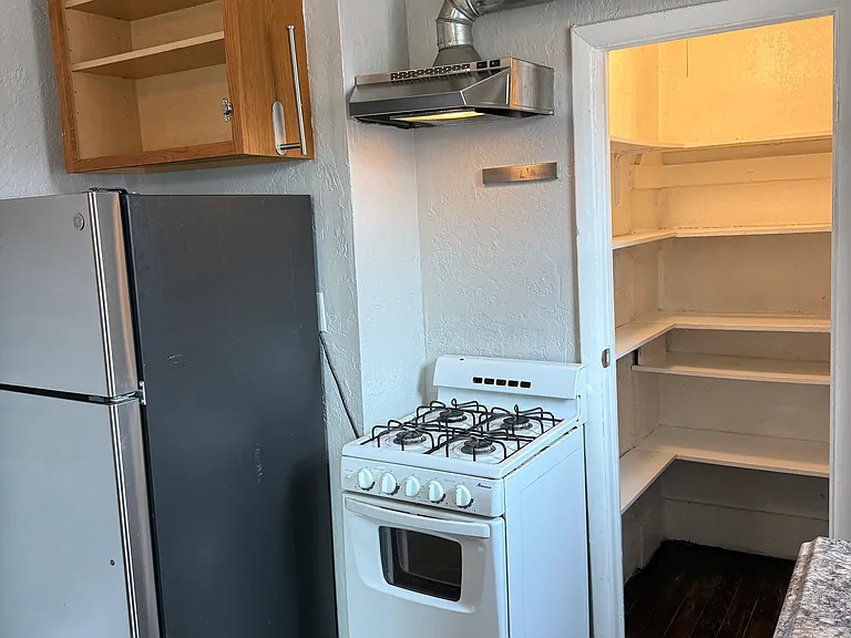 605 W 5th Ave #202 — Photo 2