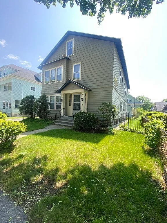 3 bed, 1329 sqft, $2,700 — Photo 2