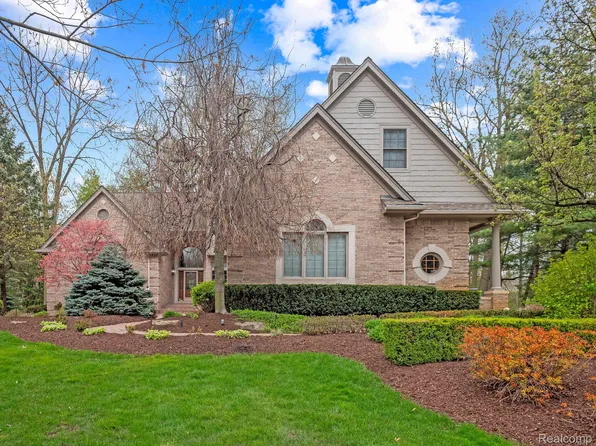 47490 Edinborough Ln, Novi, MI 48374