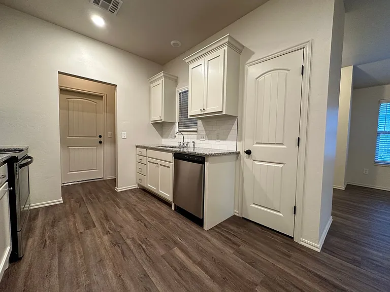 412 Chalk Hill Ct — Photo 17