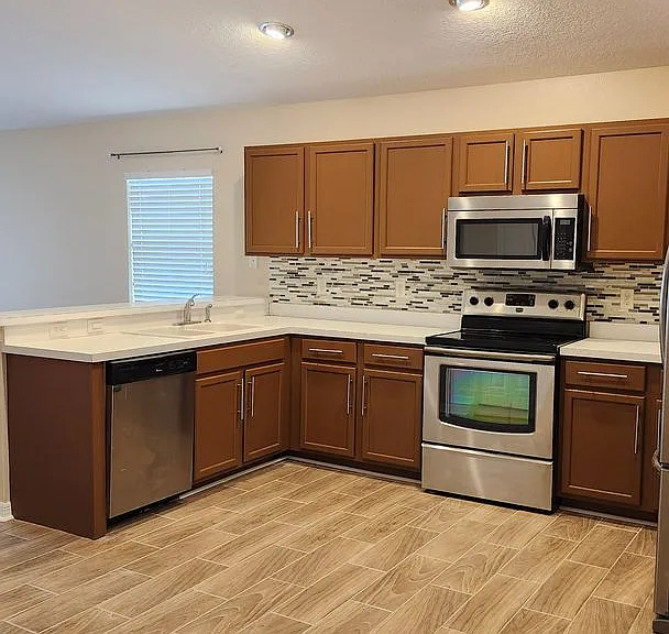 7955 Carriage Pointe Dr — Photo 3
