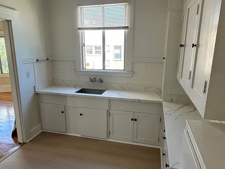390 Grand Ave #11 — Photo 6