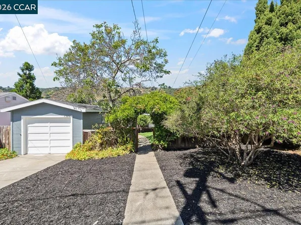 7568 Greenly Dr, Oakland, CA 94605
