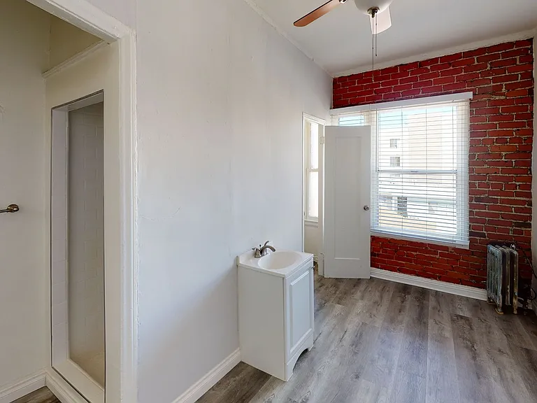 GRM - Gramercy Apartments — Photo 10
