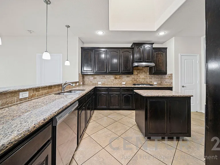1205 Crest Ridge Dr — Photo 6