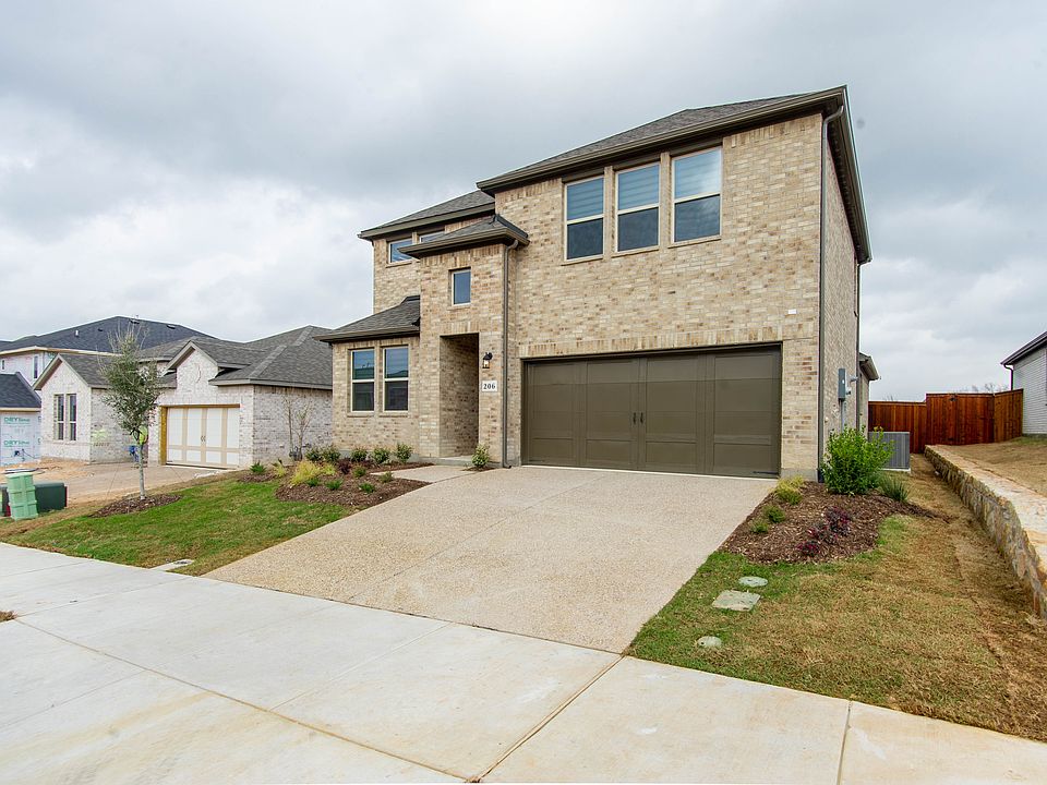 1st image of 206 Castle Rock Dr