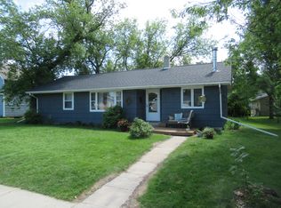 706 Center St E, Roseau, MN 56751