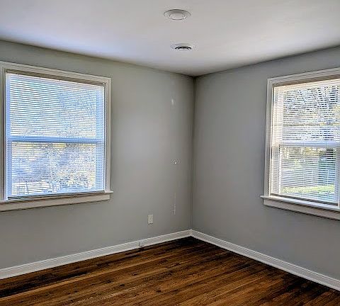 4th image of 4705 Caldwell Ave