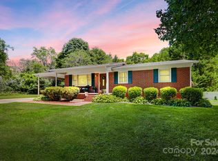 211 W Edison Dr, Statesville, NC 28625