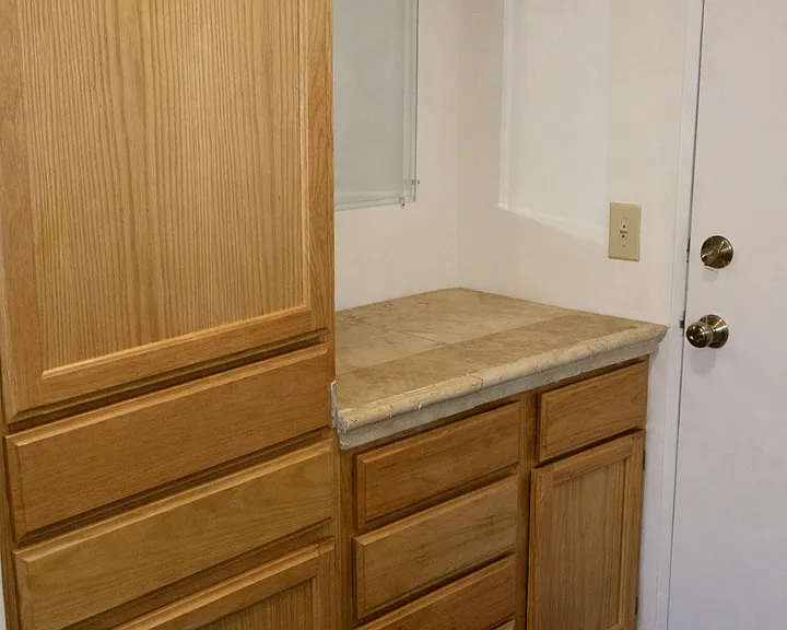 Studio Available Now! ~Blocks from the Capitol Square~ — Photo 18