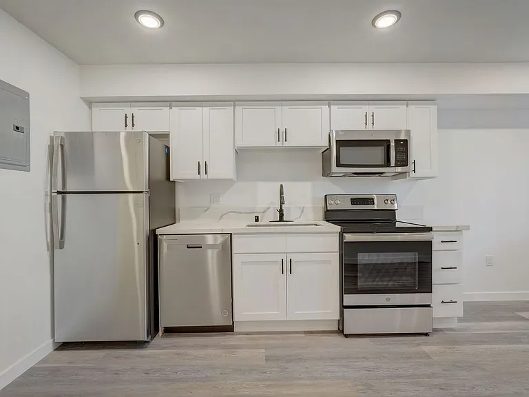 1371 S. Beverly Glen Blvd. — Photo 13