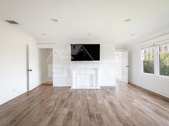 4th image of 4326 Victoria Park Pl #2