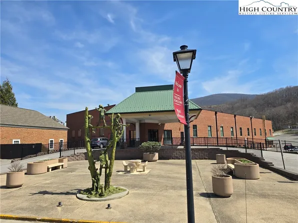 207 Jefferson Station Place #207, West Jefferson, NC 28694