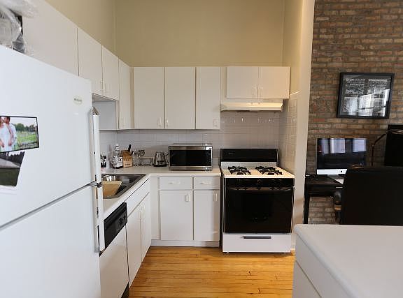 4th image of 3017 N Lincoln Ave APT 205