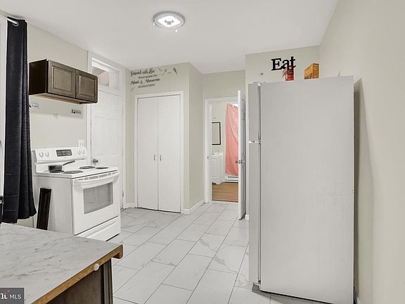 4th image of 518 Emerald St